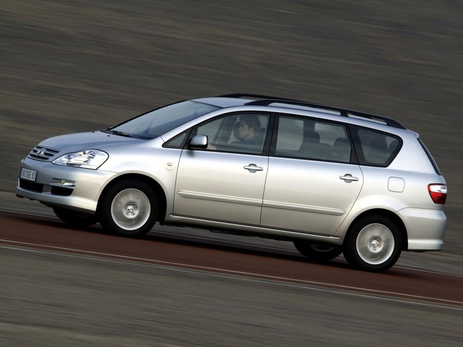  Toyota Avensis Verso 2003 года  (фото 4 из 25)